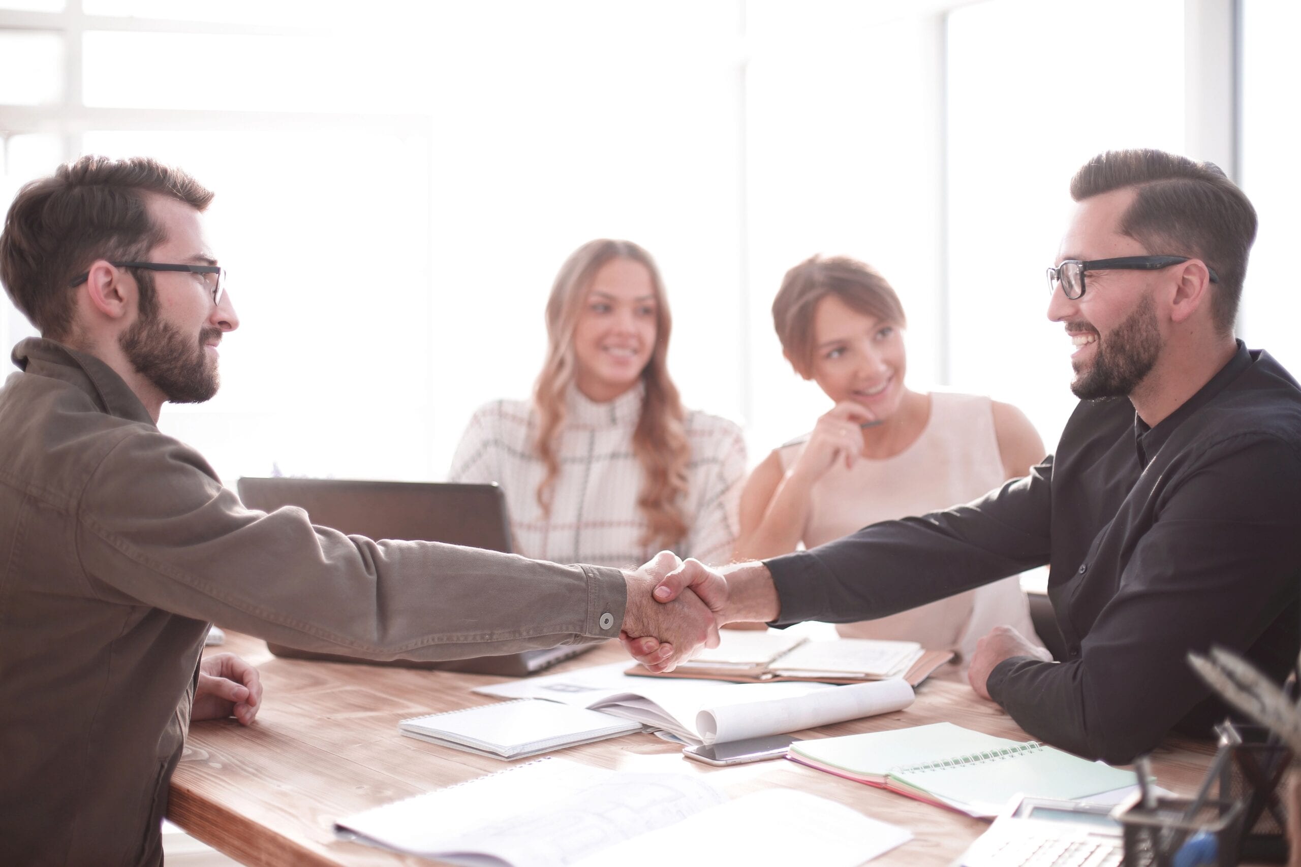 Glückliche Mitarbeiter