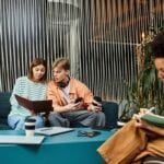 Treffen in lockerer Runde mit anderen Geschäftspartnern