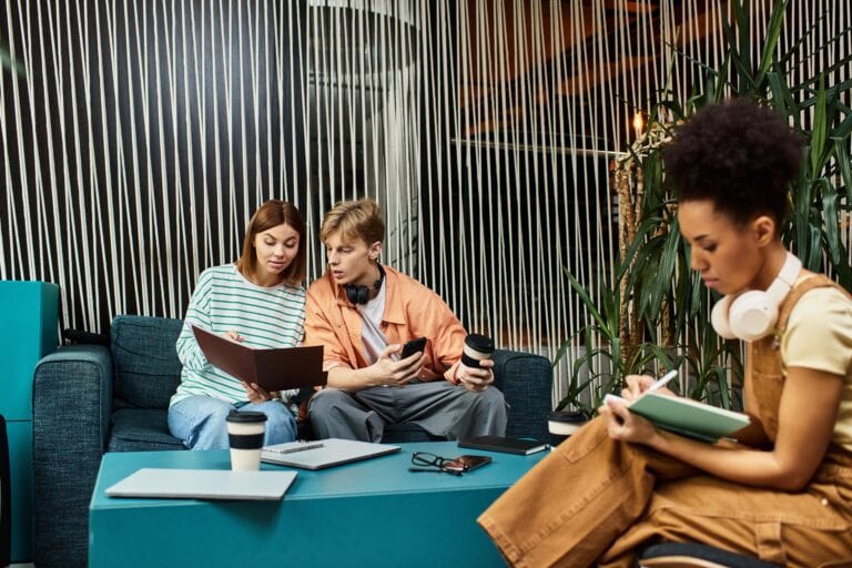 Treffen in lockerer Runde mit anderen Geschäftspartnern